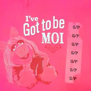 DISNEY Muppets Miss Piggy pink short sleeve tee shirt I"VE GOT TO BE MOI…Sm NEW